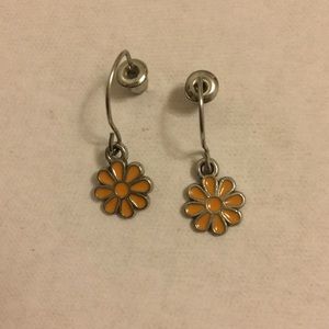 Girls/women’s short dangle flower earrings